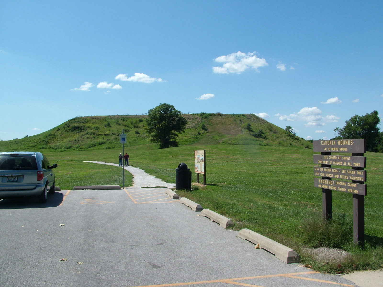 entrance-monks-mounds entrance-monks-mounds