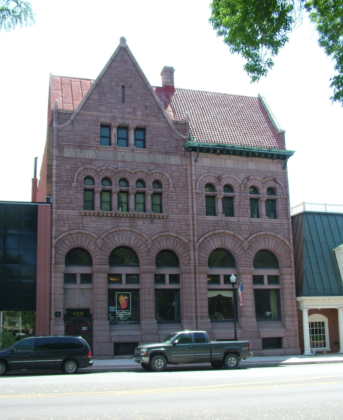 roman bank bldgS