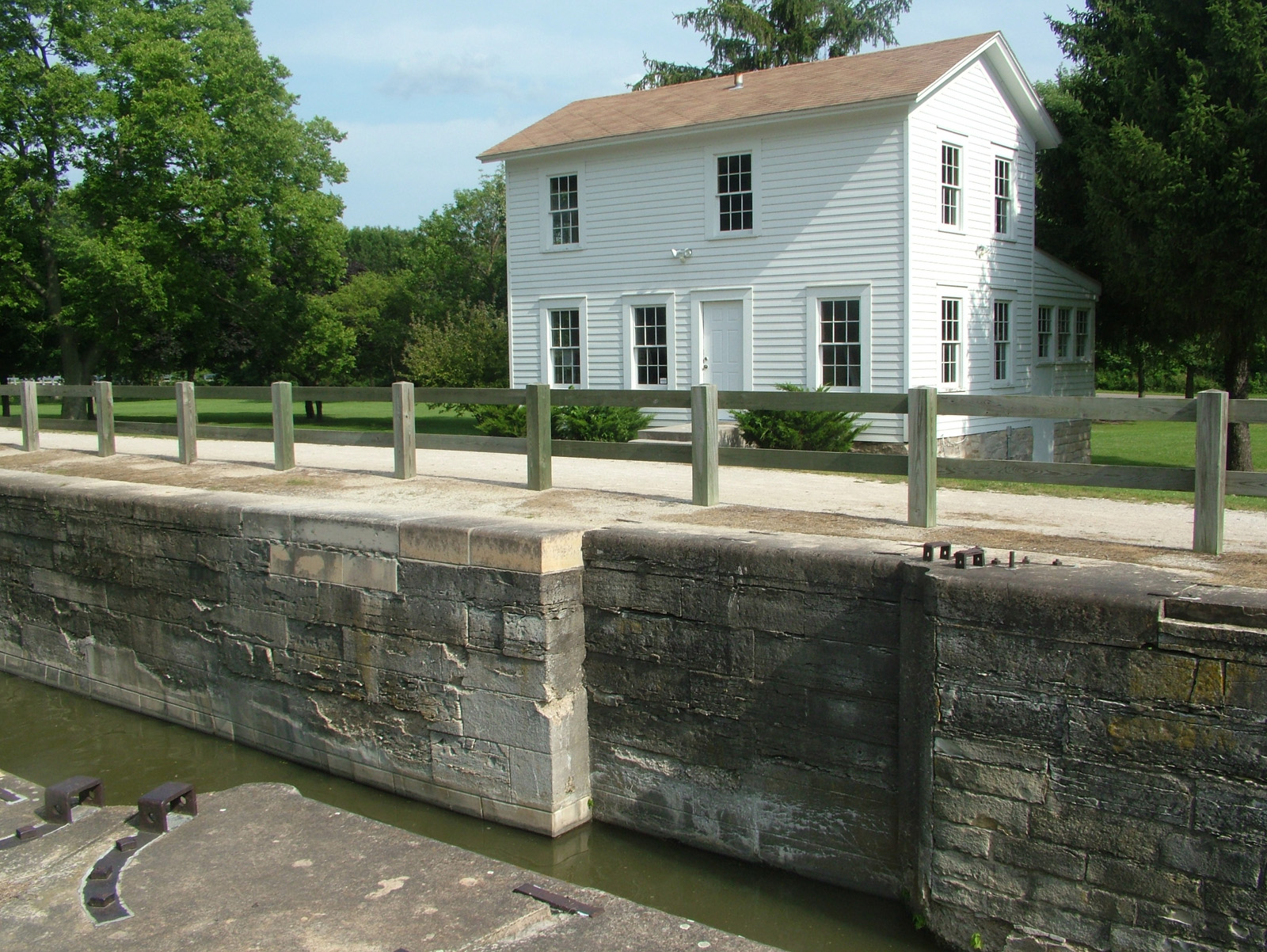 lock 8 houseS